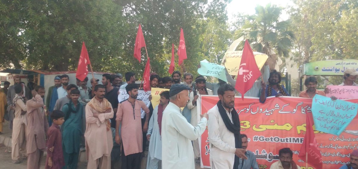 Q_Qarni_'s tweet photo. #MirpurKhas
#May1st
محنت کشوں کے عالمی دن کے موقع پر PTUDC کی جانب سے میرپورخاص میں احتجاجی ریلی کا انعقاد۔
#GetOutIMF
#MayDay2023
#MayDay
#PTUDC https://t.co/iFDeFCFZBF