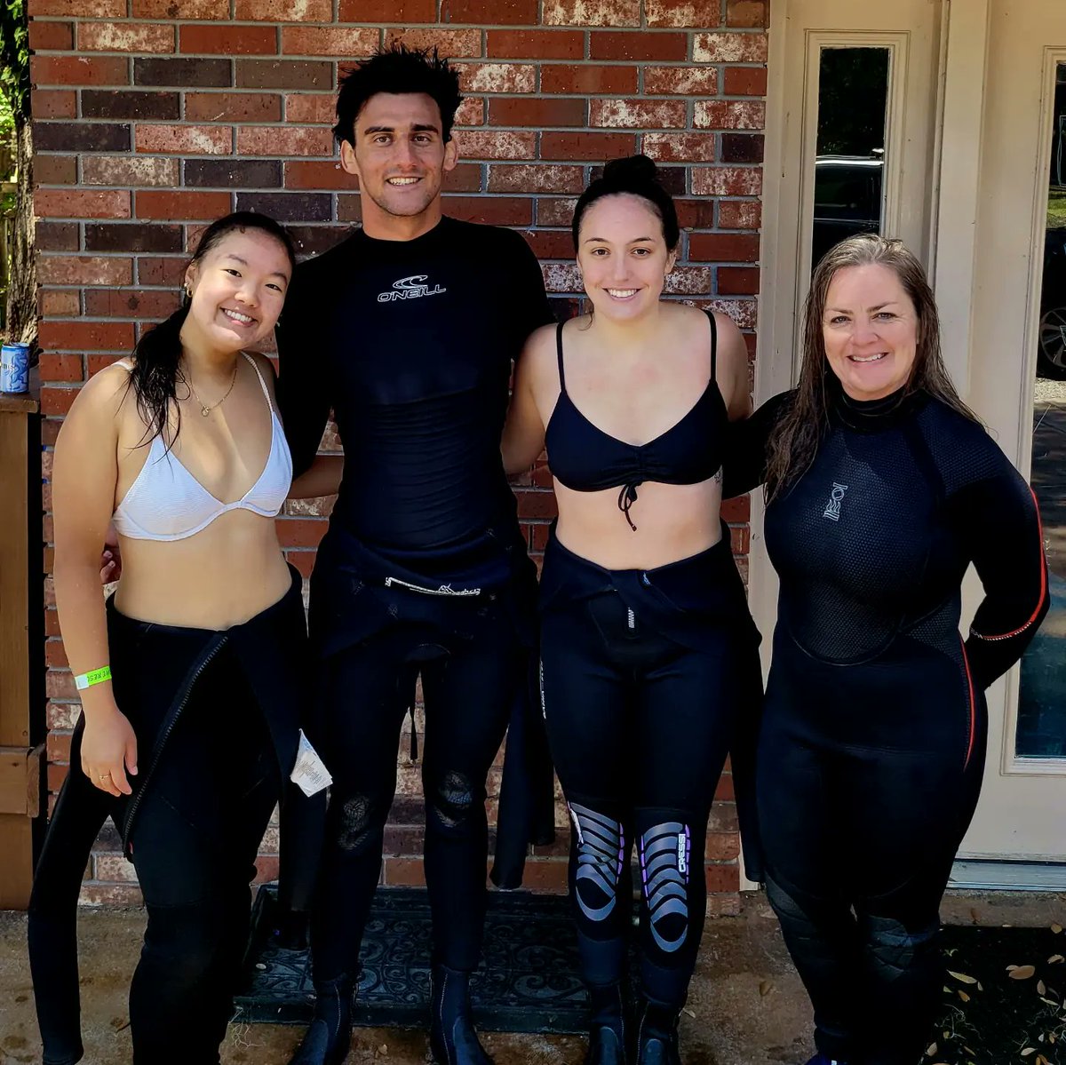 grottoscuba's tweet photo. We would like to congratulate this week's new Open Water divers! Congratulations and well done Ron, Caleb, Laurie, and Ella! Also a big two thumbs with a pinky (chop chop bali bali) to our instructors Toby Keith and Jerry Ziegler on creating trimmed out neutral buoyancy divers. https://t.co/s6vyAgRivt