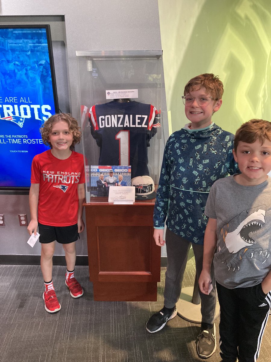 colebr75's tweet photo. @chrisgonzo28 @Patriots 
Welcome to NE! Go Pats! https://t.co/znlBybXIYT