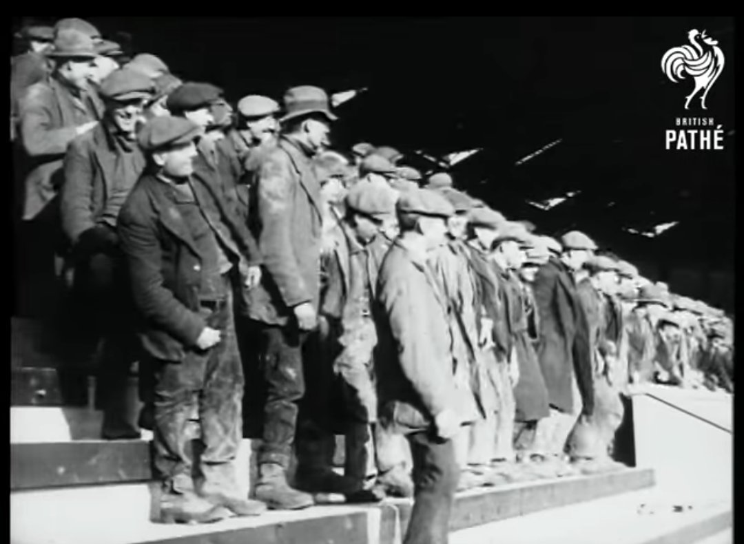 CliveDavisUK's tweet image. .@johnrentoul @ianvisits 1,250 workmen testing the stability of the new Wembley Stadium. #BeforeComputers @BritishPathe 
youtu.be/okf5enMCQmc