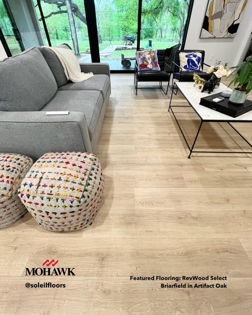 MohawkFlooring's tweet image. Mohawk&apos;s #SignatureTechnology captures the look of natural hardwood to create the world&apos;s most beautiful laminated wood floors. 
 
#RevWood Select Briarfield in Artifact Oak
Learn More#: bit.ly/3nikw3t
📸: Soleil Floors