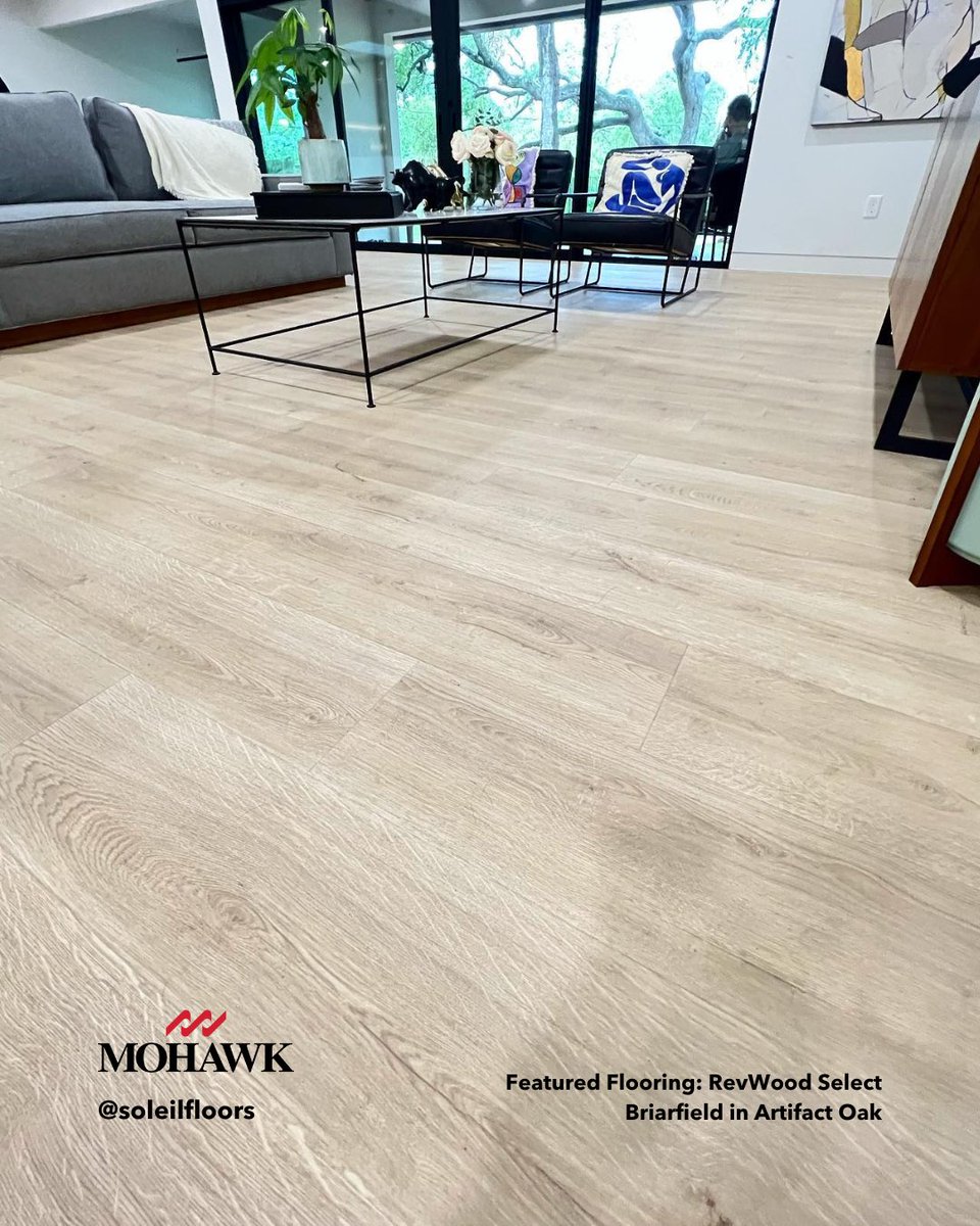 MohawkFlooring's tweet image. Mohawk&apos;s #SignatureTechnology captures the look of natural hardwood to create the world&apos;s most beautiful laminated wood floors. 
 
#RevWood Select Briarfield in Artifact Oak
Learn More#: bit.ly/3nikw3t
📸: Soleil Floors
