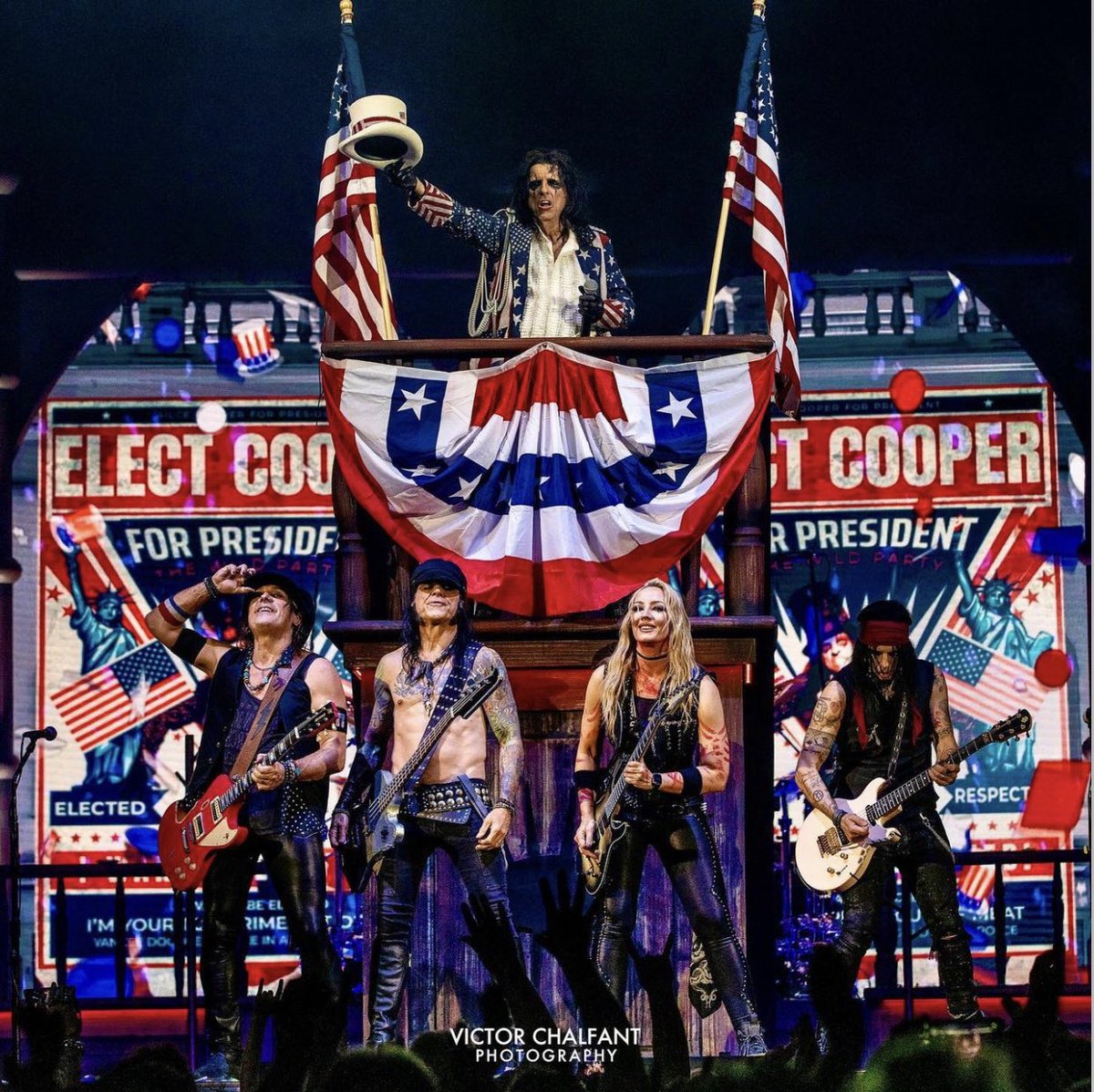 NightswithAlice's tweet photo. His name is @alicecooper and he hereby promises to play you great music tonight on the big show. How about YOUR email requests for well, himself... a cool Cooper's Cover from Def Leppard, Freaky Facts on cows and lightning, some KISS trivia and so much more! 📸: @195Photos https://t.co/GckNixNu1l