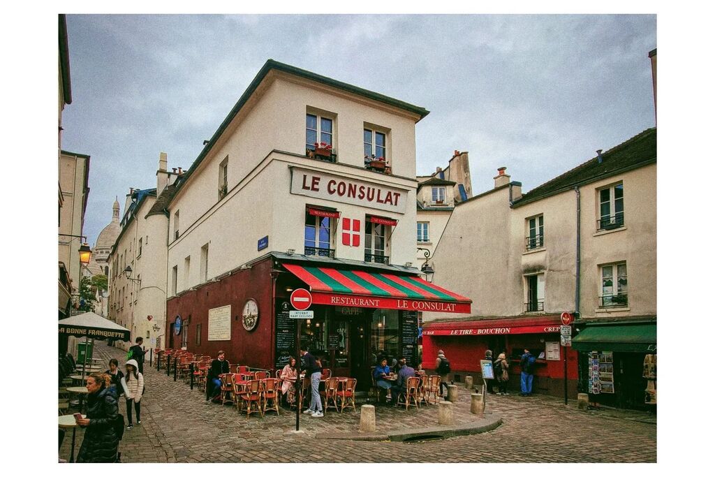 JayParmar's tweet photo. Montmartre, Paris 🇫🇷💙

#Montmatre #Paris #France #LeConsulat https://t.co/1dhn0HZ2CH https://t.co/1XEfyuXvsq