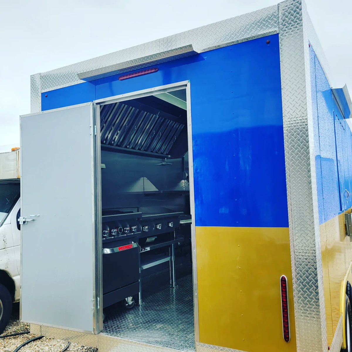 MikeGNow's tweet image. 🔷️A brand new trailer leaves our Titan Trucks  Food Truck and Trailer mega mall 😁 Thanks  Christ Church United Methodists for building your new food trailer with us🔷️

#foodtruck #supportlocal #foodtruckbuilders #catering #foodtrailers
#foodtrucksers #foodtruckfood #foodies