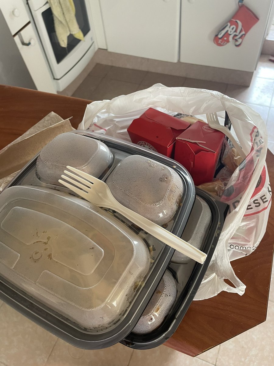 oscorsabido's tweet photo. @PandaExpress tengo dos problemas con @RappiMexico , pedí 3 platos grandes y solo llegaron 2 además que se quedaron con el ticket, porque alguien de los dos Lados se lo queda para acumular puntos llevo 45 min esperando a que me resuelvan la situación y aun no tengo respuesta https://t.co/Nx9M2YODpl