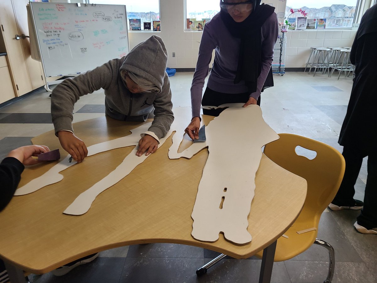 AFergusonsclass's tweet photo. 7-3 helped to prepare for our school-wide collaborative mural. We're getting excited!! Stay tuned to see how this project takes shape!! #thisismewhoareyou @DesmondHDSB https://t.co/14zyNJT2HO