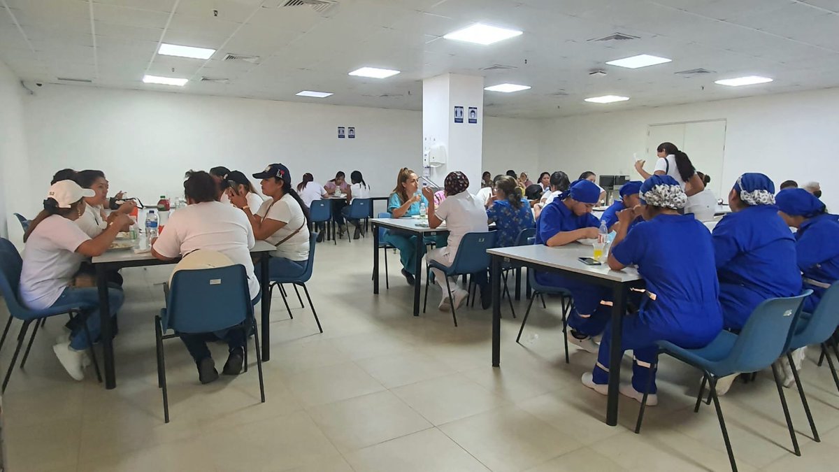 En el Hospital General Machala valoramos el esfuerzo y dedicación de los miembros de nuestro equipo, por ello hoy decidimos hacer un almuerzo especial para compartir y agradecer su aporte en el crecimiento de esta institución.

¡Feliz día del Trabajador!

#IESSatuServicio