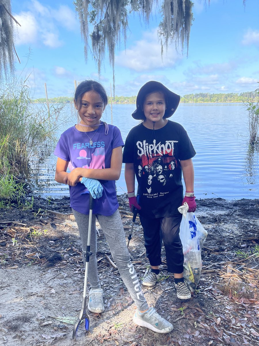 #EarthDay2023, our National Elementary Honor Society #NEHS students and teachers participated in Volusia County's St John's River cleanup <a href="/GeorgeMarksVCS/">GeorgeMarks Bulldogs</a>