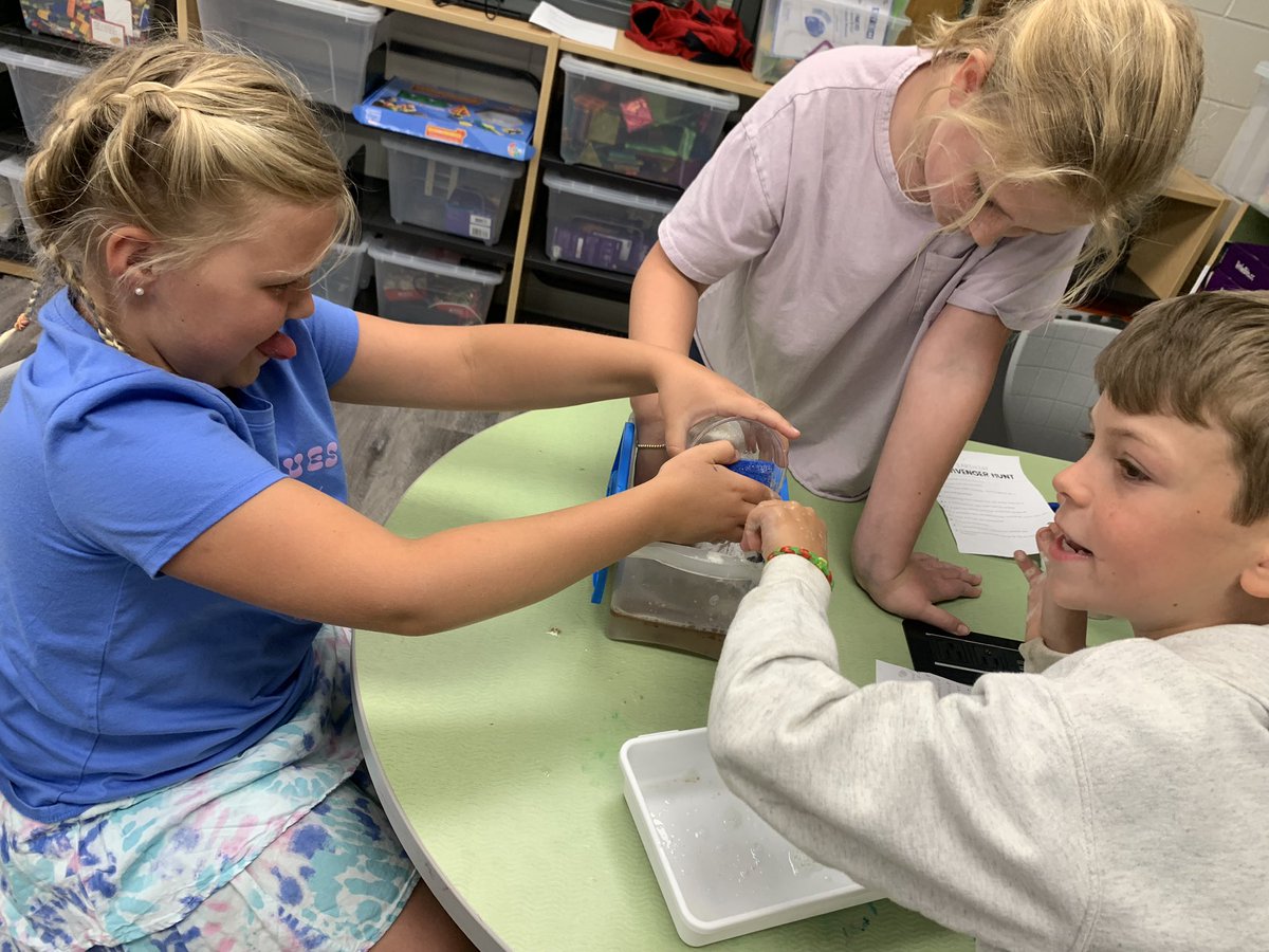 h2o2ndgrade's tweet photo. ❤️🌎🌊We loved working with Mrs. Ruis last week, learning more about water pollution. It takes a lot of work to clean water! #keepourwaterclean @MVESGainesville @MVESCommons https://t.co/NmbD3gkNqa