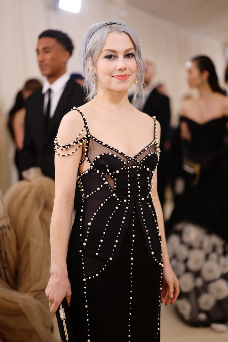 RollingStone's tweet image. 📷 @phoebe_bridgers arrives to the 2023 #MetGala
