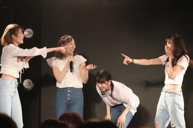 うっせぇわの筋肉痛も治ってきた今日この頃😇1期再演3期お披露目ありがとうございました🤍ついこないだまでやってたはずなのに5年前くらいの懐かしさでした🥹みんなに酔っ払いって言われたの納得いかないよ！ハイテンションが止まらなかったね🤍笑
ドリチケにプレゼント、さいっこう過ぎます🙏🫧