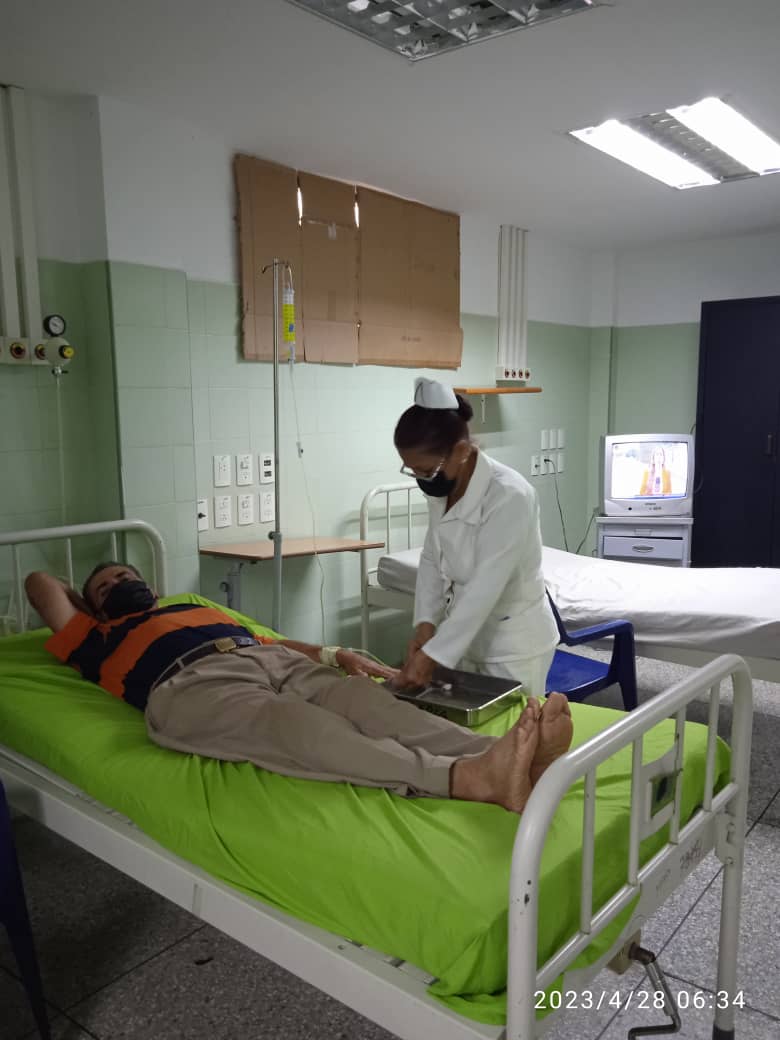 Los colaboradores cubanos en este 1 ro de Mayo, ratificamos nuestro compromiso de seguir avanzando como siempre lo hemos hecho, sin dejarnos vencer por las dificultades.

#ALaPatriaManosYCorazón  #CubaPorLaVida #1Mayo 
<a href="/cubacooperaven/">Brigada Médica Cubana en Venezuela</a> 
<a href="/MINSAPCuba/">Ministerio de Salud Pública de Cuba</a>