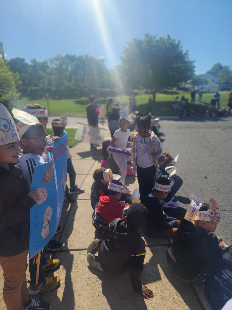 ms_speights's tweet photo. @SwansCreekES Story Book Parade!!😁📚 https://t.co/ohGSDsK9Iy