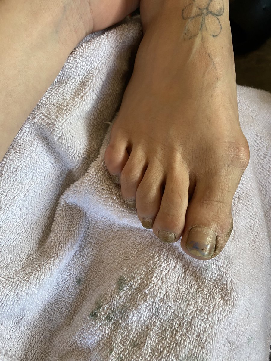 hellawavenailz's tweet photo. Nails on fleek and look at that transformation 😻😻 #gelxnails #pedicure #AUTTA #LabourDay #LE_SSERAFIM https://t.co/CpSN4qilJl
