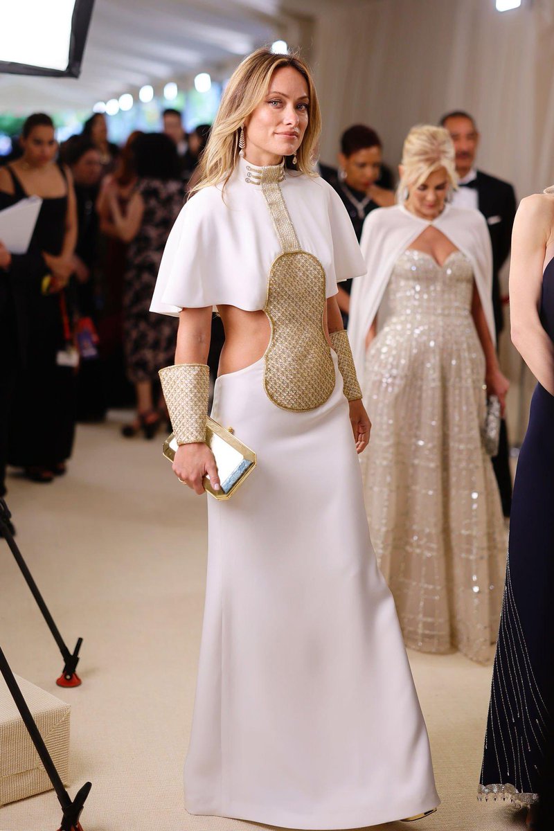 popcultureshub's tweet photo. Olivia Wilde at #MetGala https://t.co/4eObGk1Ibb
