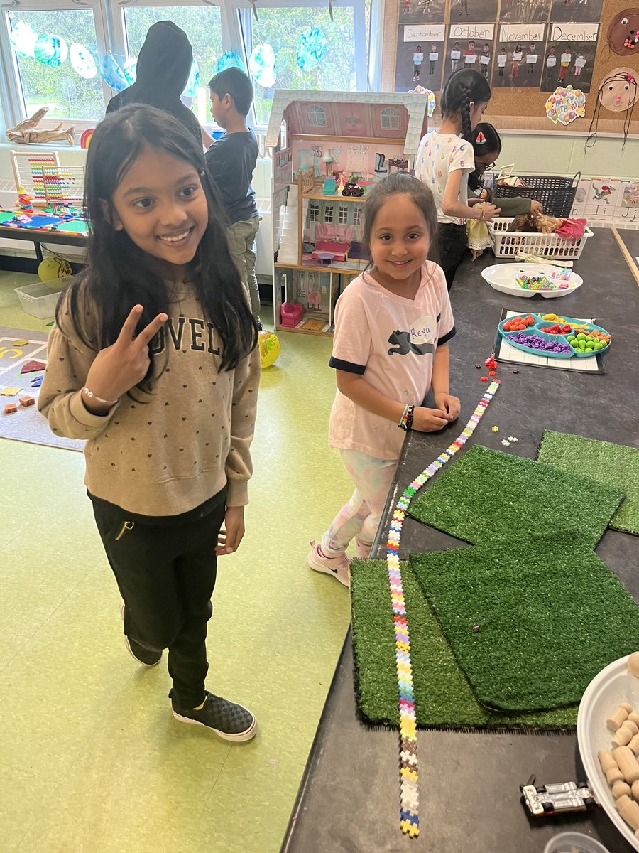 MsSavoie1's tweet photo. Fun afternoon with our learning buddies in @K5Acres 😊 @SomersetPS ! https://t.co/OIuo6XdKKN