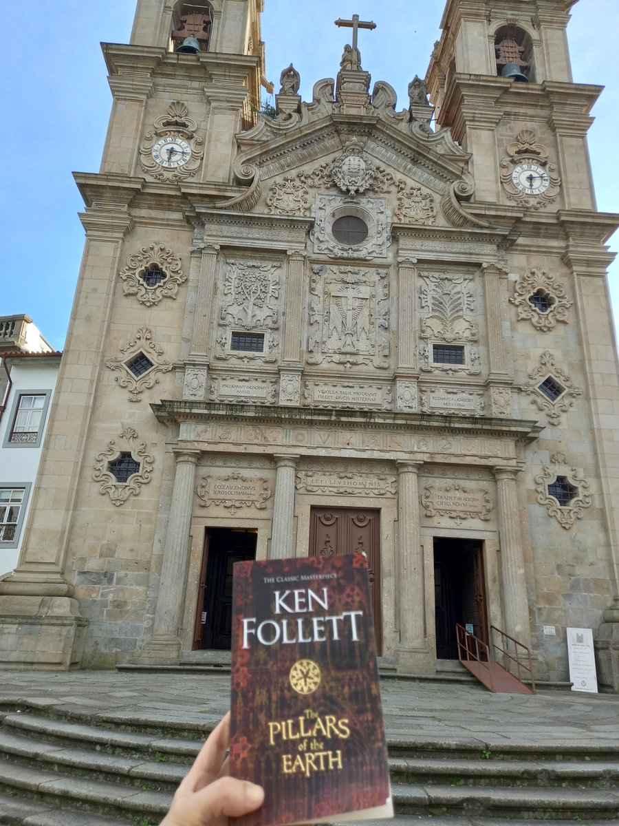 IsidoraMasson's tweet photo. If you're going to read 'The Pillars of the Earth', you may as well do it in a city that not only has a cathedral but also 
82 churches
76 chapels
2 sanctuaries https://t.co/4J6oIlftMf