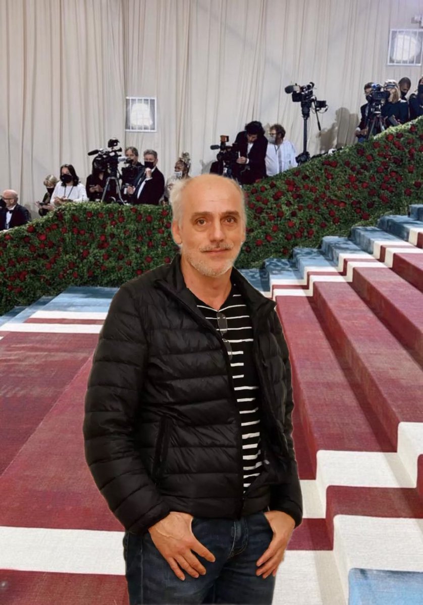 mochegobelin's tweet image. BREAKING NEWS ⚠️

Philippe Poutou vient d’arriver au met gala!!!