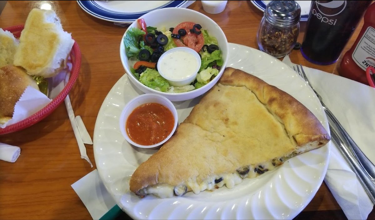 JimmysPizzas's tweet photo. We're eating good today!! 😋

Treat yourself to a delicious meal: https://t.co/Gv6WwzQfiO 

#salads #foodlovers #calzones https://t.co/OMCf3EMNms