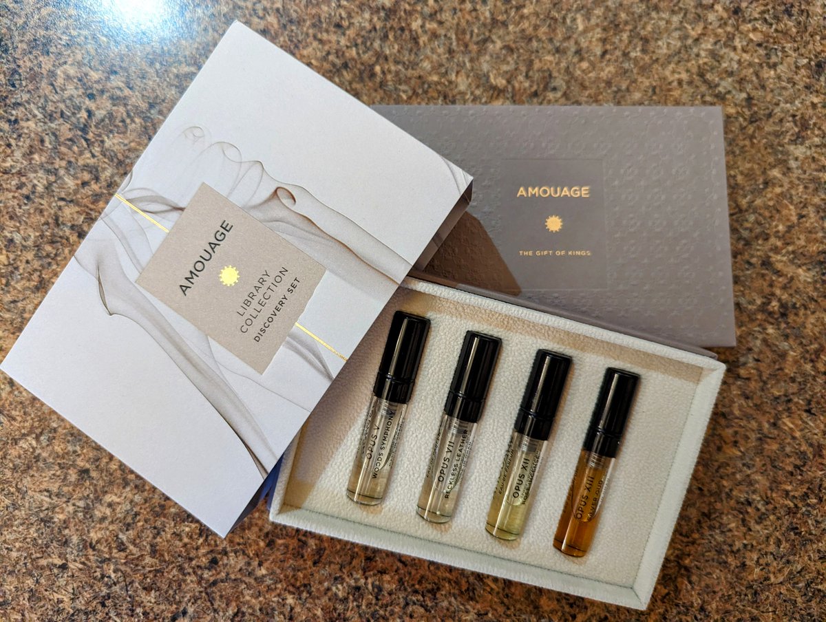 ParfumerieNasrn's tweet image. Curious about the #Amouage #LibraryCollection?
Get the #DiscoverySet and try all 4 #Opuses !
Each set contains one 2ml spray vial of:
-Opus V Woods Symphony
-Opus VII Reckless Leather
-Opus XII Rose Incense
-Opus XIII Silver Oud
Find it at Parfumerie Nasreen!
#perfume
