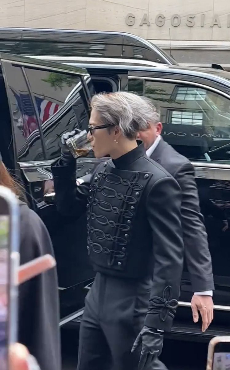 wangpillon's tweet photo. JACKSON WANG #MetGala2023 https://t.co/KNyH2cHvMk