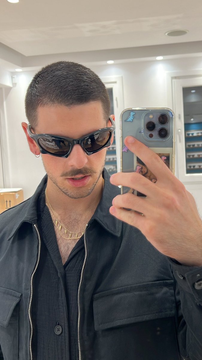 Alexandros_wl's tweet photo. 👽
#guy#rt#balck#ootd#mask#balenciaga#greekguy#xoxo#hairy#tongue https://t.co/xVFvcnKFRu
