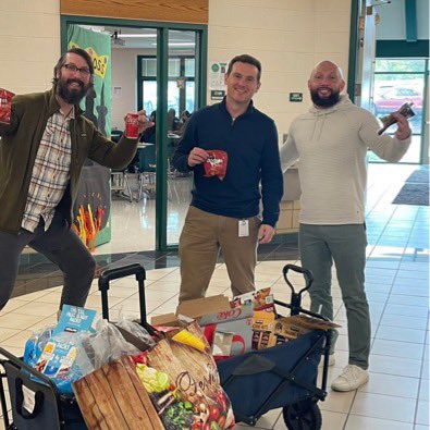 pto_mhs's tweet photo. Staff snack cart was a success at MHS! #masoncomets #staffappreciation https://t.co/xEU0jJJlse