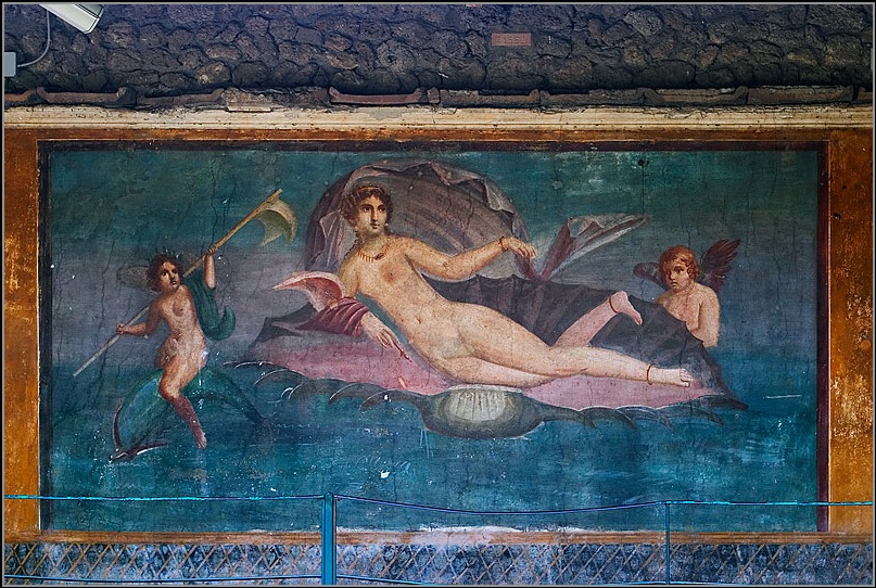 CarlyASilver's tweet image. .@ashleygraham is giving ancient Aphrodite vibes in her voluminous pink and black gown. She could be straight off this ancient fresco of Aphrodite from Pompeii #metgala #ancientredcarpet