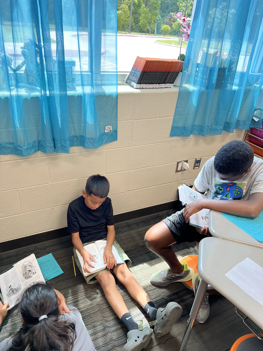 Sarah Raycroft tweet media