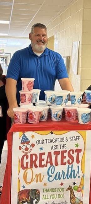 spms_panthers's tweet photo. Today is Principal Appreciation Day! We are thankful for the dedication and commitment of our fearless leader Mr. Neal! #pcsdstrong #pcsdproud https://t.co/24xdHlAjiV
