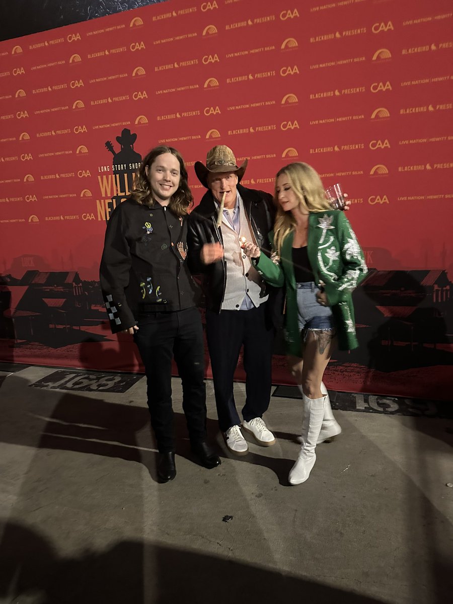MissMargoPrice's tweet photo. What’s better than the Met Gala? Willie Nelson’s 90th birthday party! Dream blunt rotation post show with @WoodyHarrelson @BillyStrings &amp; @CharleyCrockett last night at the @HollywoodBowl 💚 https://t.co/rViJSRCGx8