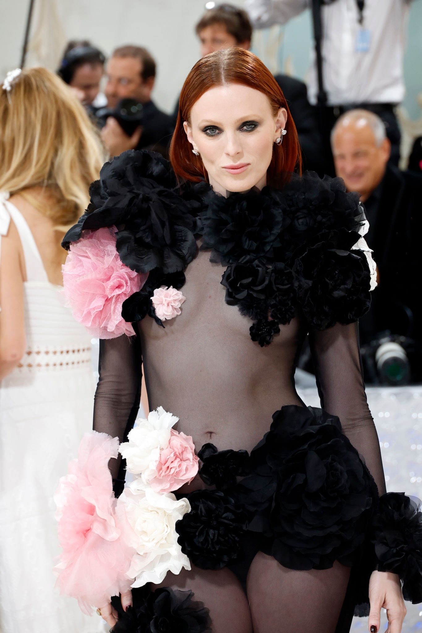 This Barbie is Cansadísima on X: "#MetGala Karen Elson sirviendo looks  https://t.co/sbNGkBZwQp" / X