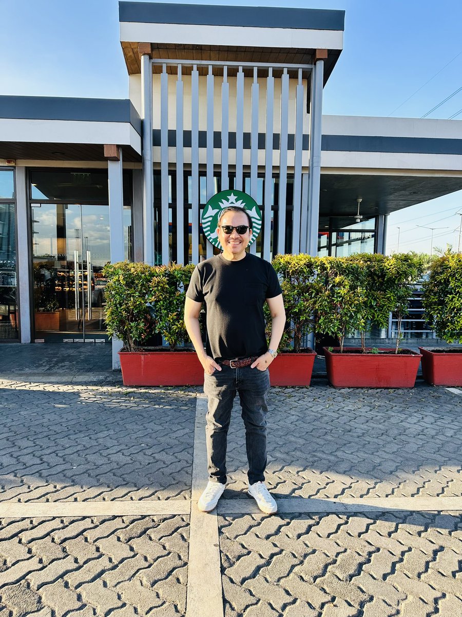 DrTonyLeachon's tweet photo. Off to work to visit one of the most progressive provinces in the country. Coffee energizes ☕️☕️🥪🥪.
Health is wealth. Anything is possible with collaborative work.
#relentlessforchange🔥
#senseofpurpose💯
#simmyinspires❤️
#onebataan☝️ https://t.co/aYSIBxBWaQ