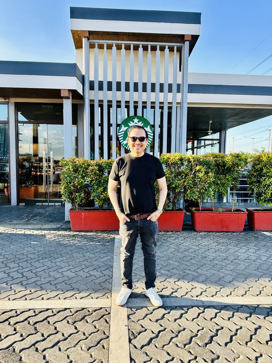 DrTonyLeachon's tweet photo. Off to work to visit one of the most progressive provinces in the country. Coffee energizes ☕️☕️🥪🥪.
Health is wealth. Anything is possible with collaborative work.
#relentlessforchange🔥
#senseofpurpose💯
#simmyinspires❤️
#onebataan☝️ https://t.co/aYSIBxBWaQ