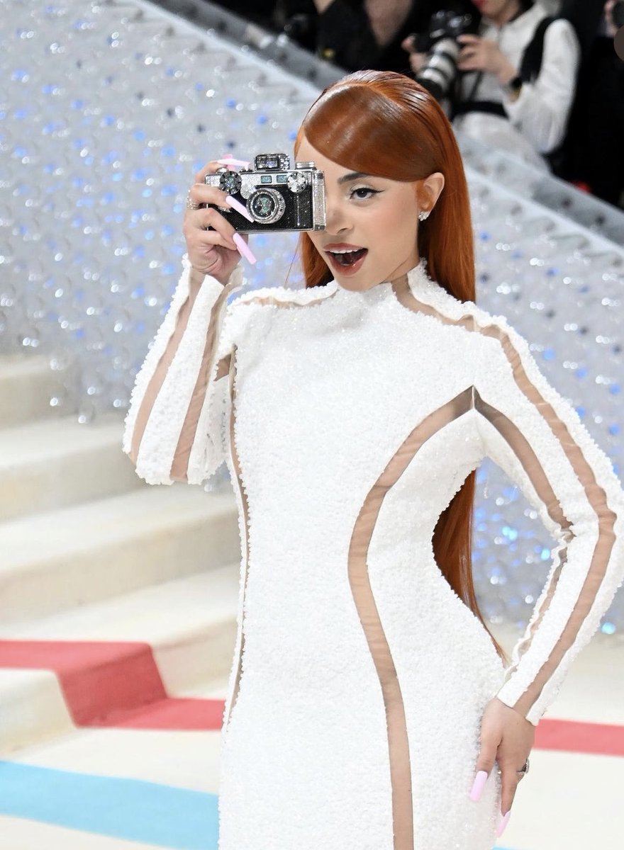 <a href="/21metgala/">21</a> One thing about ice spice SHES going to carry a bag 😍❤️‍🔥#MetGala2023