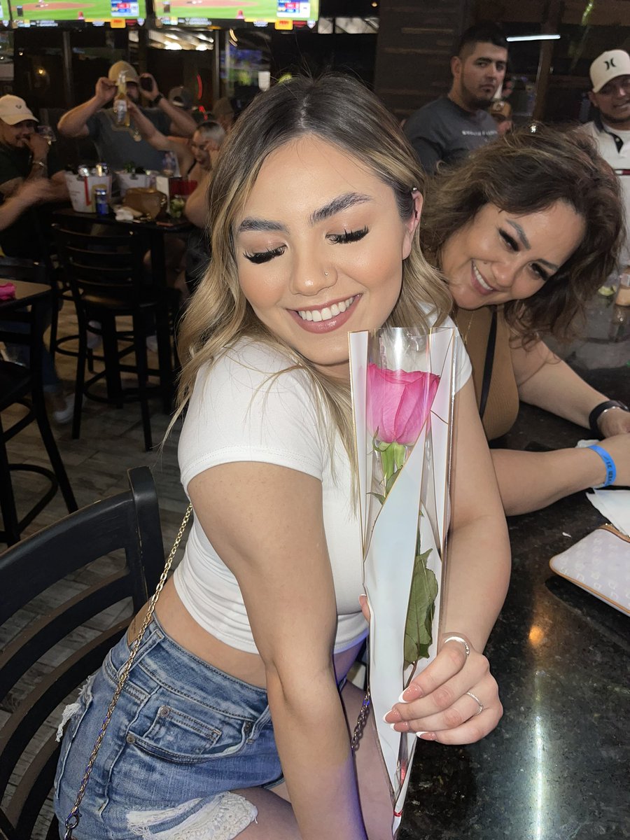 I wish you roses 💗