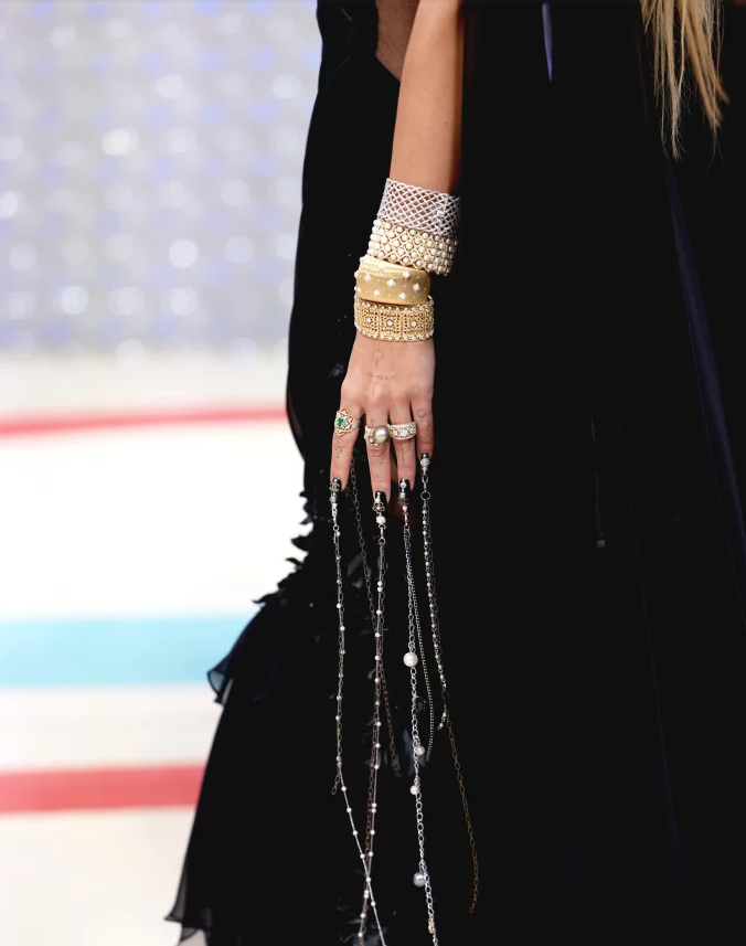 ltmpnails's tweet photo. @RitaOra chain nails from the #MetGala  Yay or Nay? https://t.co/cK76zEM2Sd