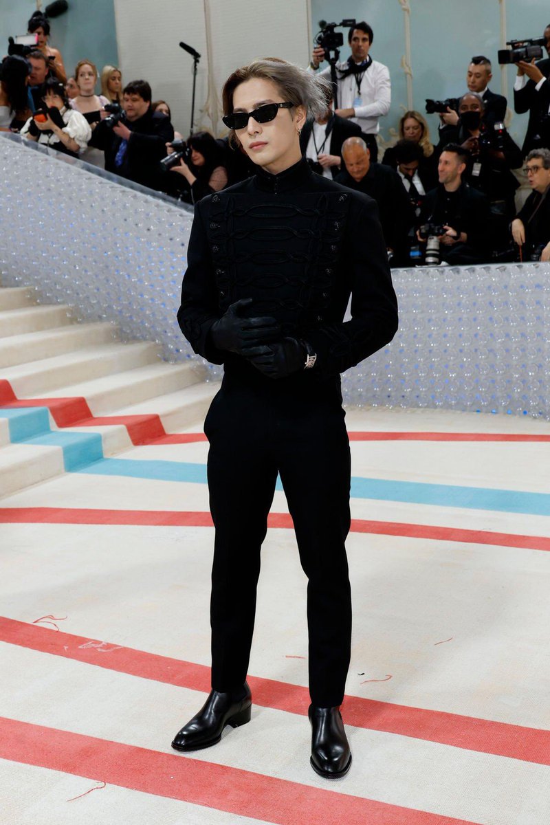 popcultureshub's tweet photo. Jackson Wang at #MetGala https://t.co/Wbt2vmOTiJ