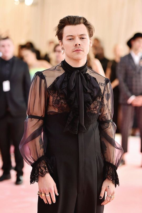 littlekarma's tweet photo. no importa que se pongan los hombres que vayan a la met gala nunca serán EL https://t.co/5qi5G2cr8D