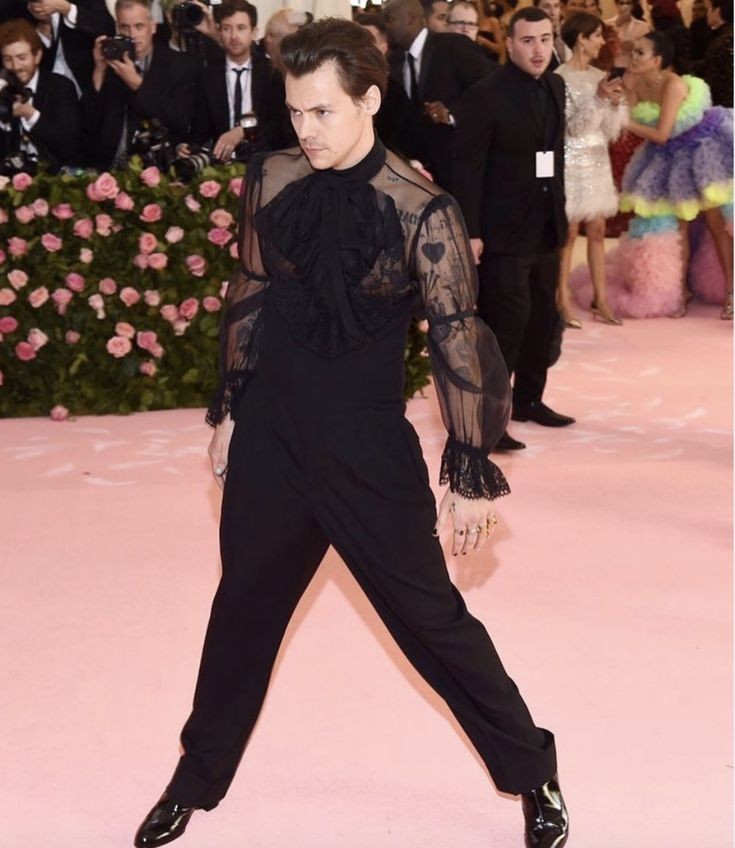 littlekarma's tweet photo. no importa que se pongan los hombres que vayan a la met gala nunca serán EL https://t.co/5qi5G2cr8D