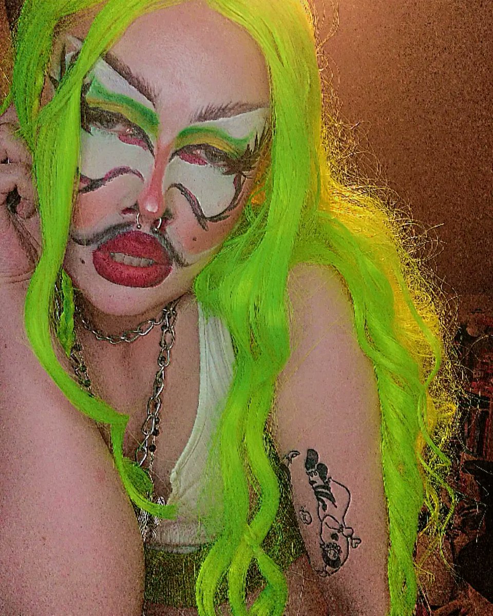 imp__thing's tweet photo. I 🤡 get in the bed 🛏️ and the bed gets wetter 💦
I like a girl 💃with a chest 🍒like a sweater 🐻
#Nonbinary #DragThing #SheThey https://t.co/mG8zo6uVdb