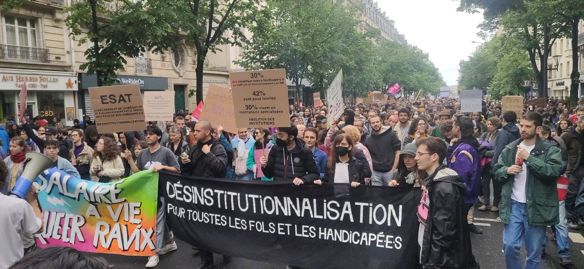 lilikorim's tweet photo. Aujourd'hui nous étions en tête du pink block pour défendre les droits des travailleurs et travailleuses handicapées.

Abolition des institutions carcérales et ségrégatives, des ESAT et de la psychiatrie. https://t.co/dmYHFn4ZVD