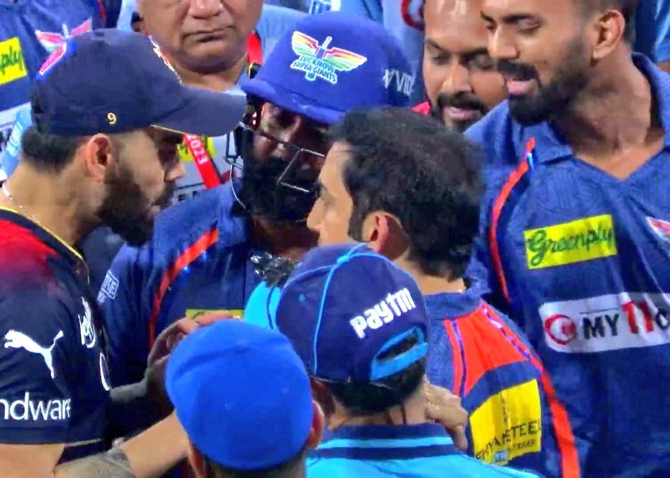 jumankl's tweet photo. Looks like KL Rahul was saying to not fight and saying Virat to calm down.

KL Rahul - the gentleman, the man with golden heart! ❤️ https://t.co/a12IhDNgZI