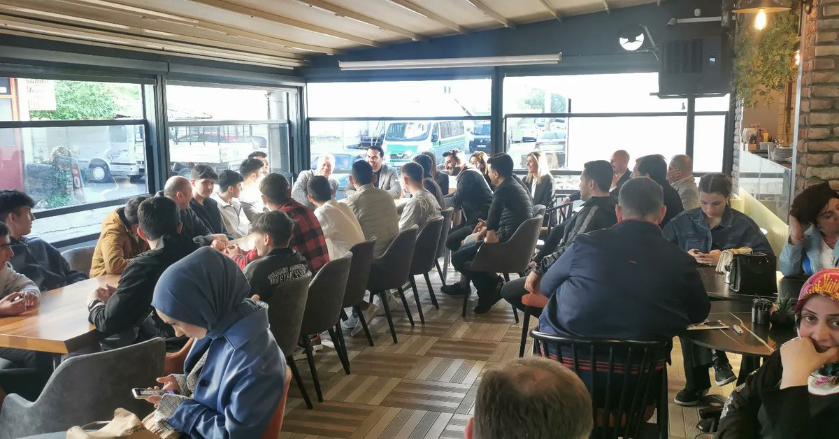 muratliakparti's tweet photo. 📌#MURATLI GENÇLİK BULUŞMASI
☕Çaylar Bizden Sohbet Sizden dedik.
28.Dönem AK Parti Milletvekili Adayımız Sn.Gökhan DİKTAŞ, İlçe https://t.co/aczb7QBqIW.Ali ATILGAN, Yönetim Kurulu Üyelerimiz ve tüm teşkilat mensuplarımız katılımıyla Genç kardeşlerimizle bir araya geldik. https://t.co/Qj5mzL8SMv