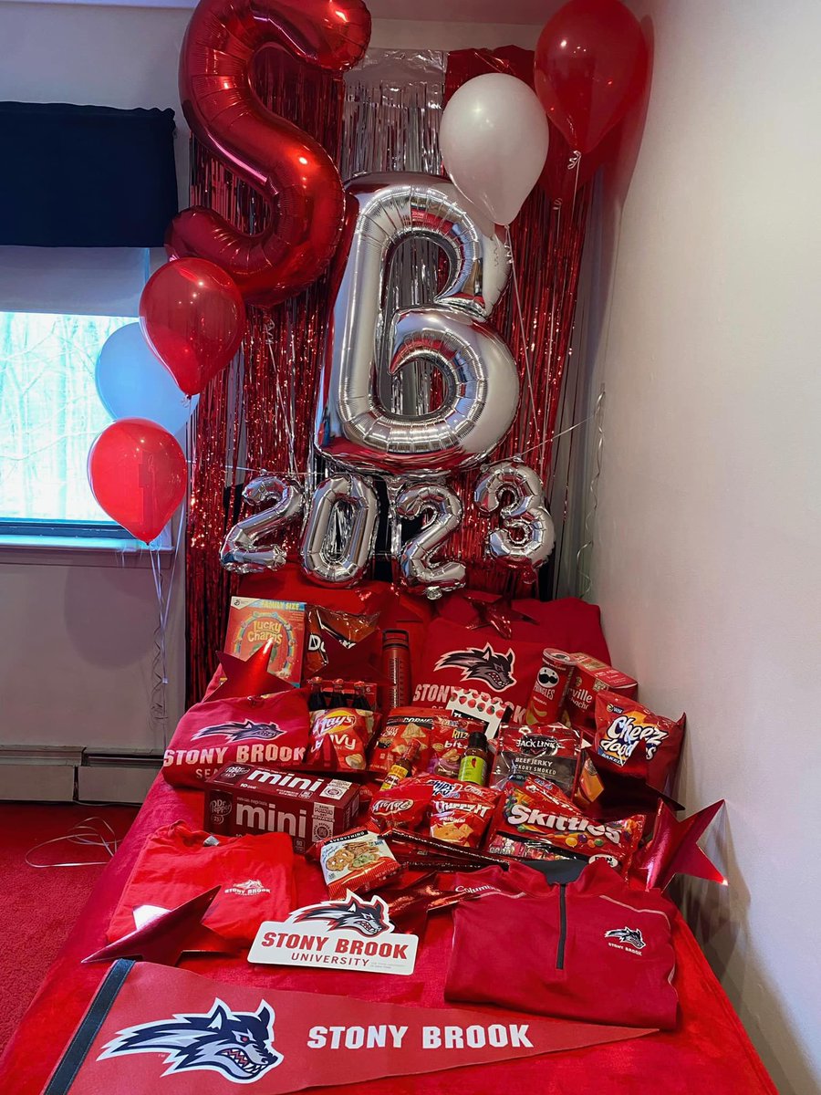 stonybrooku's tweet image. Love the #StonyBrookUniversity decision day decor 🤩. #ImASeawolf