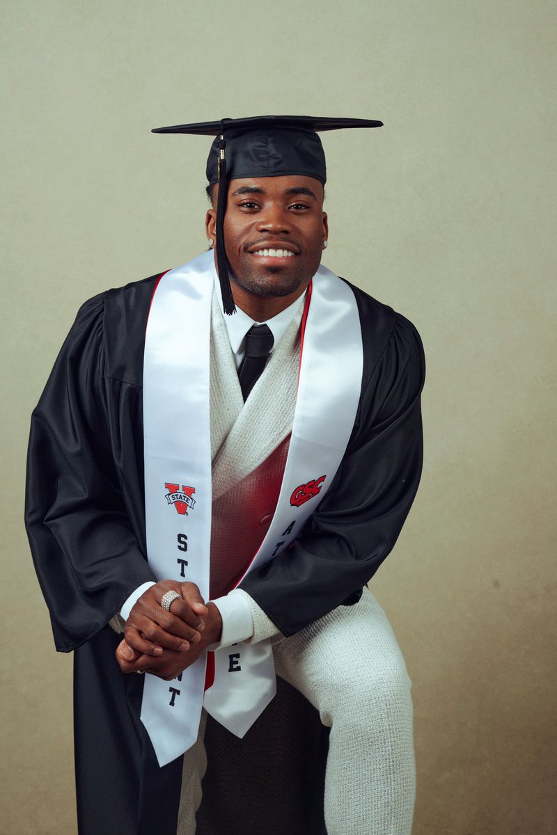 Kenny Moore II tweet media