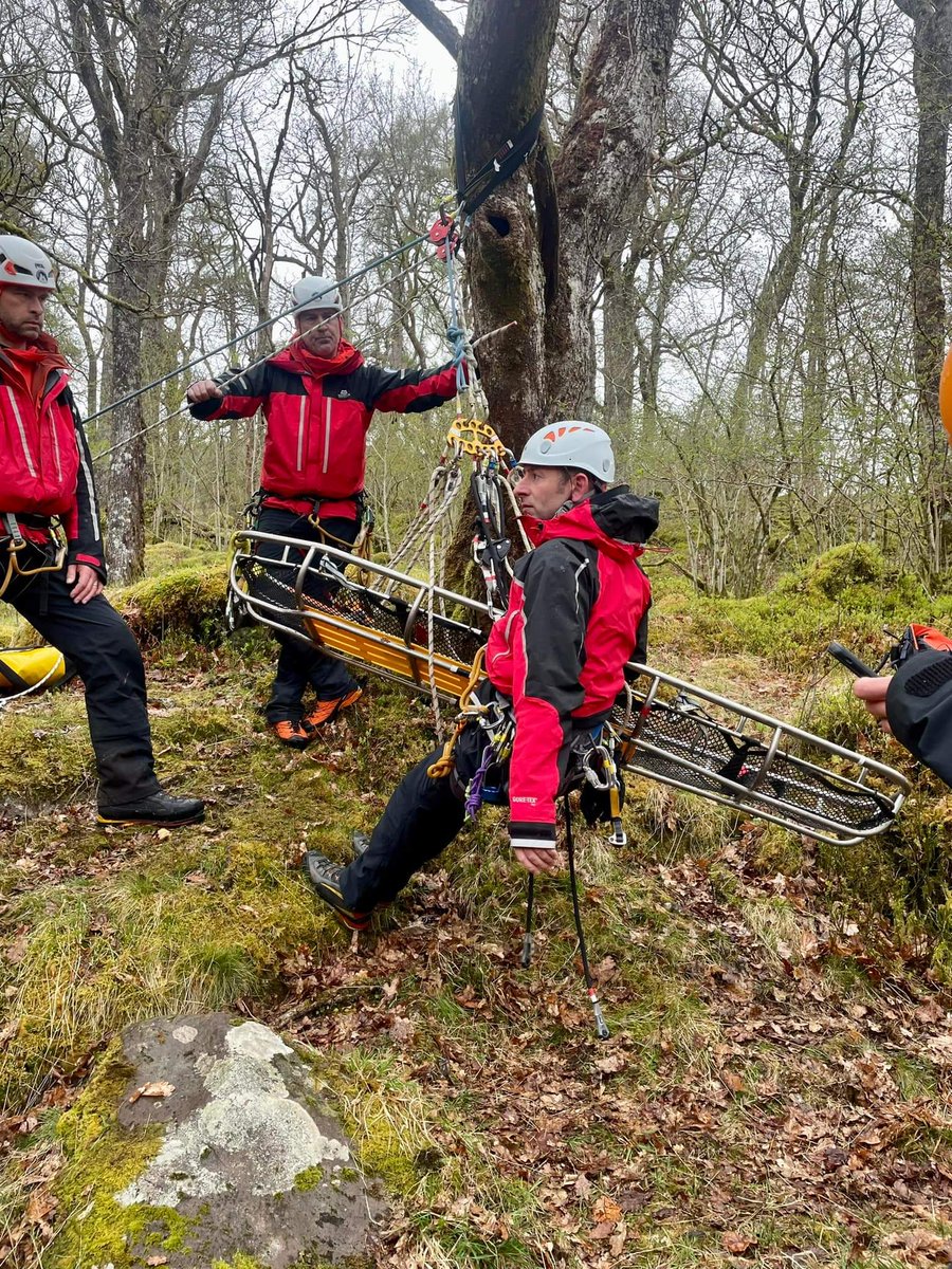Sat, some decent weather for our training session which foccused on evacuation casulties from the #BracklinFalls, #Callander.  A hot spot for accidents especially in the 🌞. Thankfully one of our team members Davy is an experienced rope instructor so we learn from the best