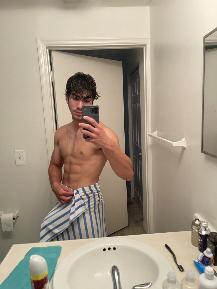 therealtroywellington on Twitter: "there’s a snake in my boot"