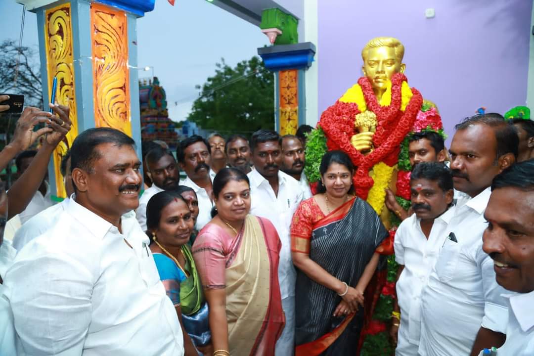 ptpaarty's tweet photo. இன்று தூத்துக்குடியில் தியாகியார் அய்யா இம்மானுவேல் சேகரனார் திருவுருவ வெண்கல சிலையினை திறந்து வைத்து வணங்கிய திமுக பாராளுமன்ற உறுப்பினர் கனிமொழி கருணாநிதி அவர்களை தேவேந்திர குல வேளாளர்கள் பேரமைப்பு சார்பில் வாழ்த்துகிறோம் மற்றும் நன்றி. https://t.co/vveKz9swAl